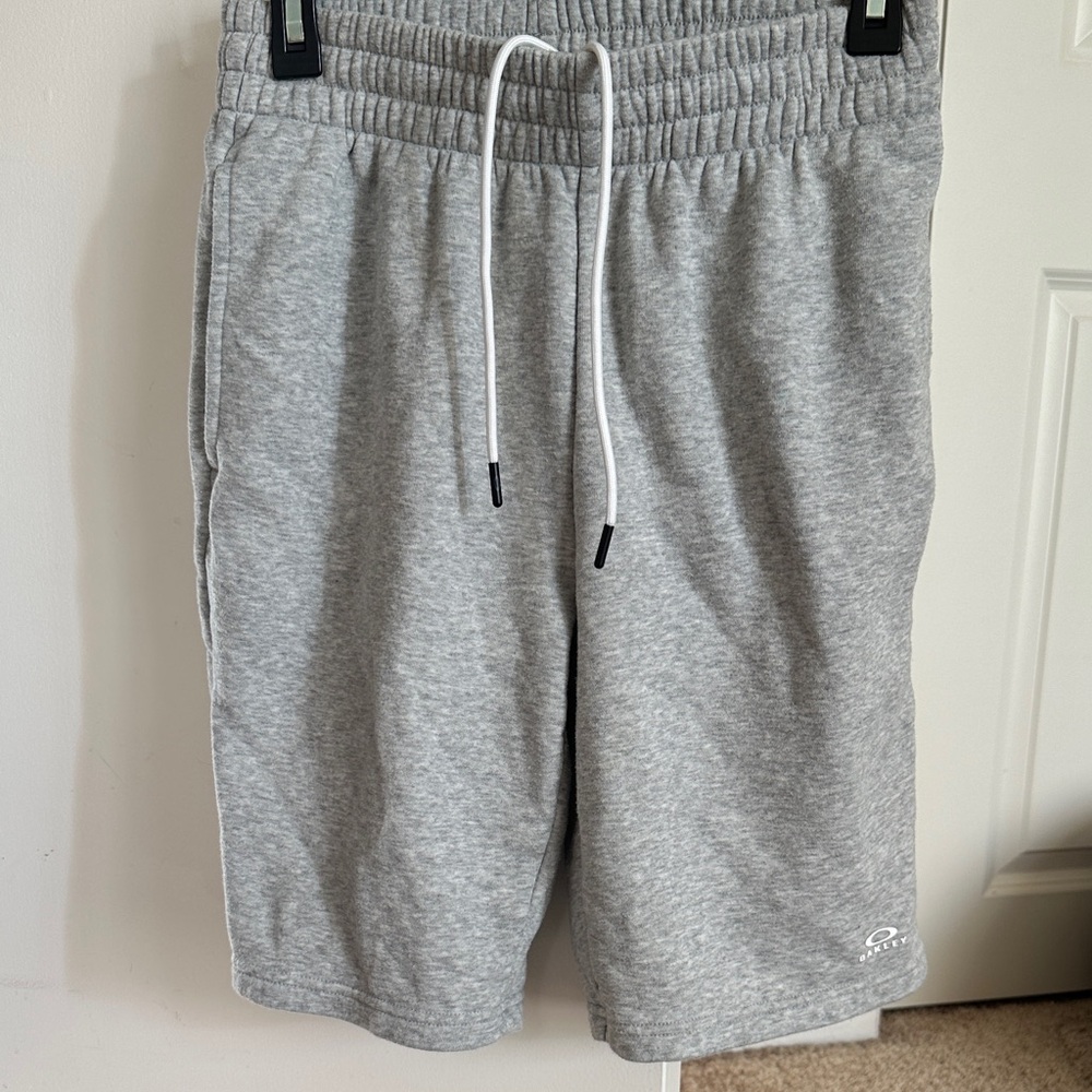 Oakley Light Gray Men's Athletic Shorts